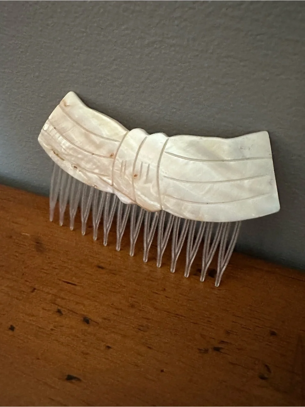 Carved Bow Hair Comb MOP
